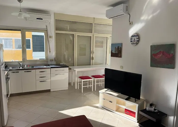 By Comfort Apartment Golem (Tirana)